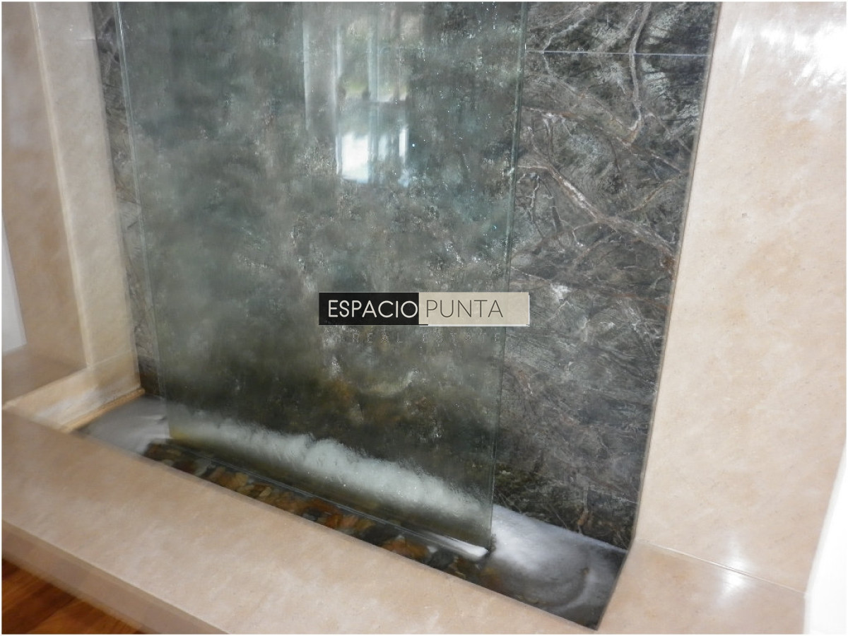 Apartamento ID.3833 - Venta de apartamento de 2 dormitorios Playa mansa con parrillero