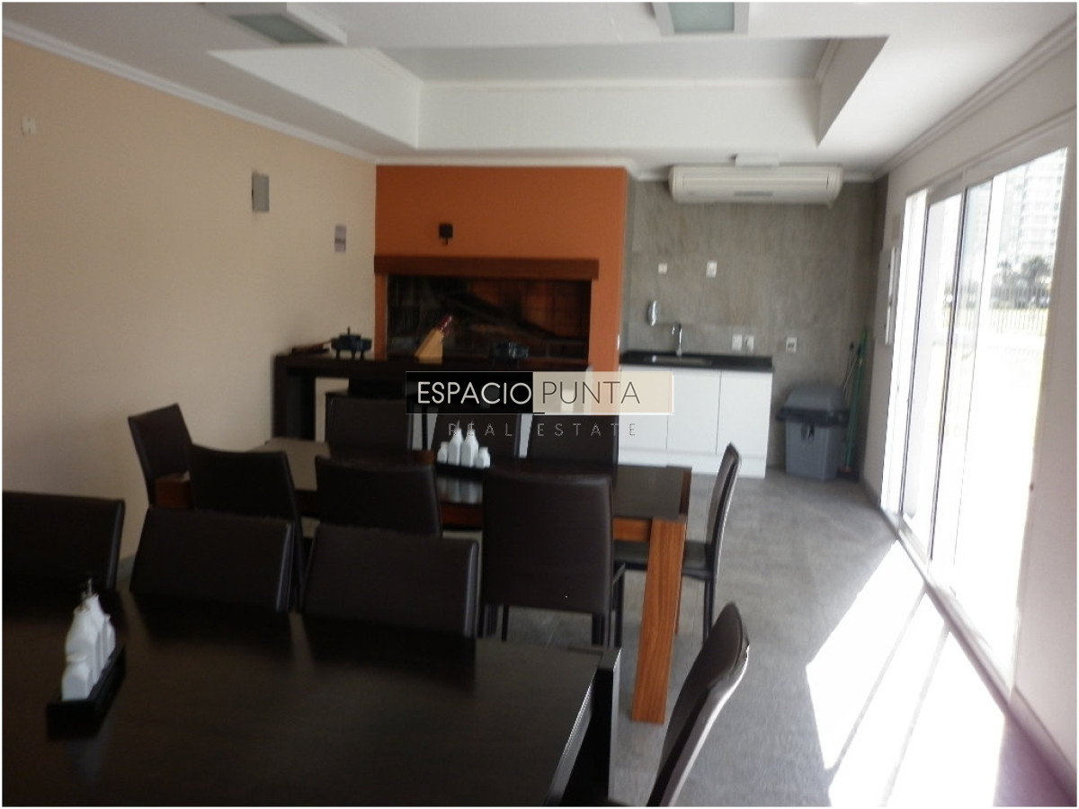 Apartamento ID.3833 - Venta de apartamento de 2 dormitorios Playa mansa con parrillero