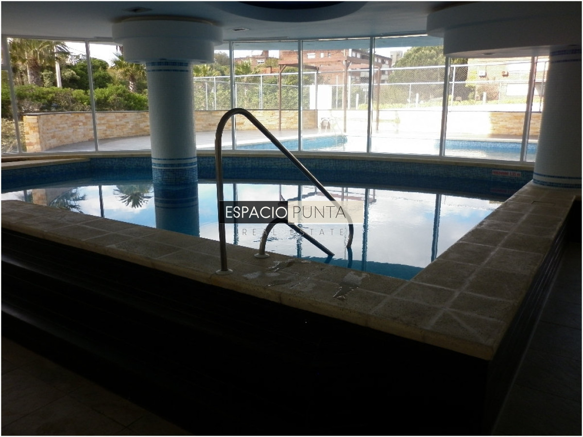 Apartamento ID.3833 - Venta de apartamento de 2 dormitorios Playa mansa con parrillero