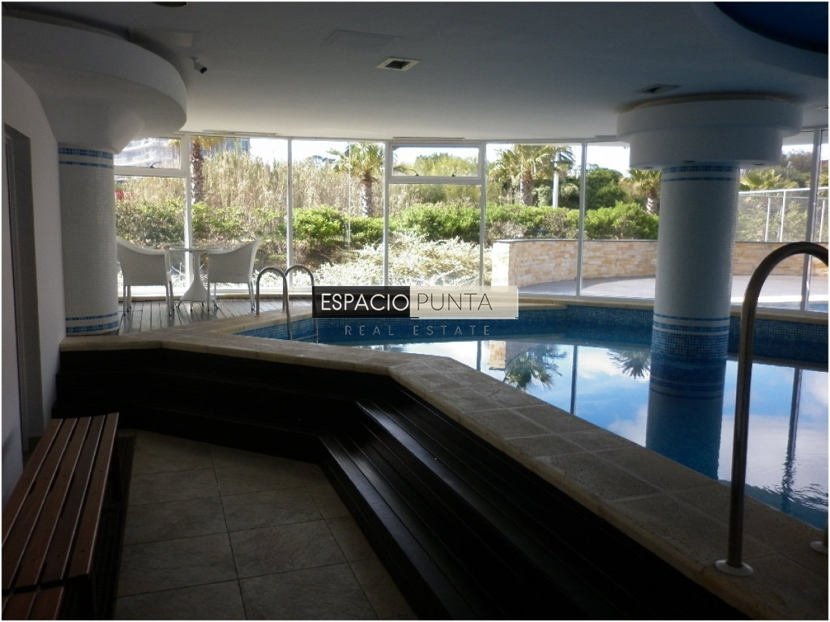 Apartamento ID.3833 - Venta de apartamento de 2 dormitorios Playa mansa con parrillero