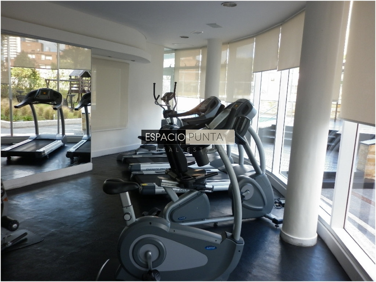 Apartamento ID.3833 - Venta de apartamento de 2 dormitorios Playa mansa con parrillero