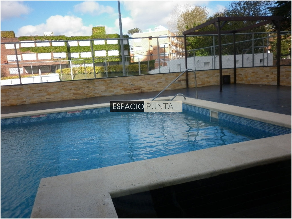 Apartamento ID.3833 - Venta de apartamento de 2 dormitorios Playa mansa con parrillero