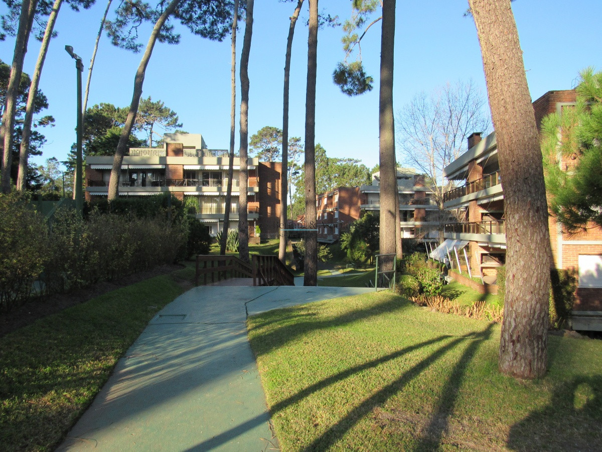 Apartamento ID.437 - Apartamento en venta y alquiler de 3 dormitorios en Punta del Este