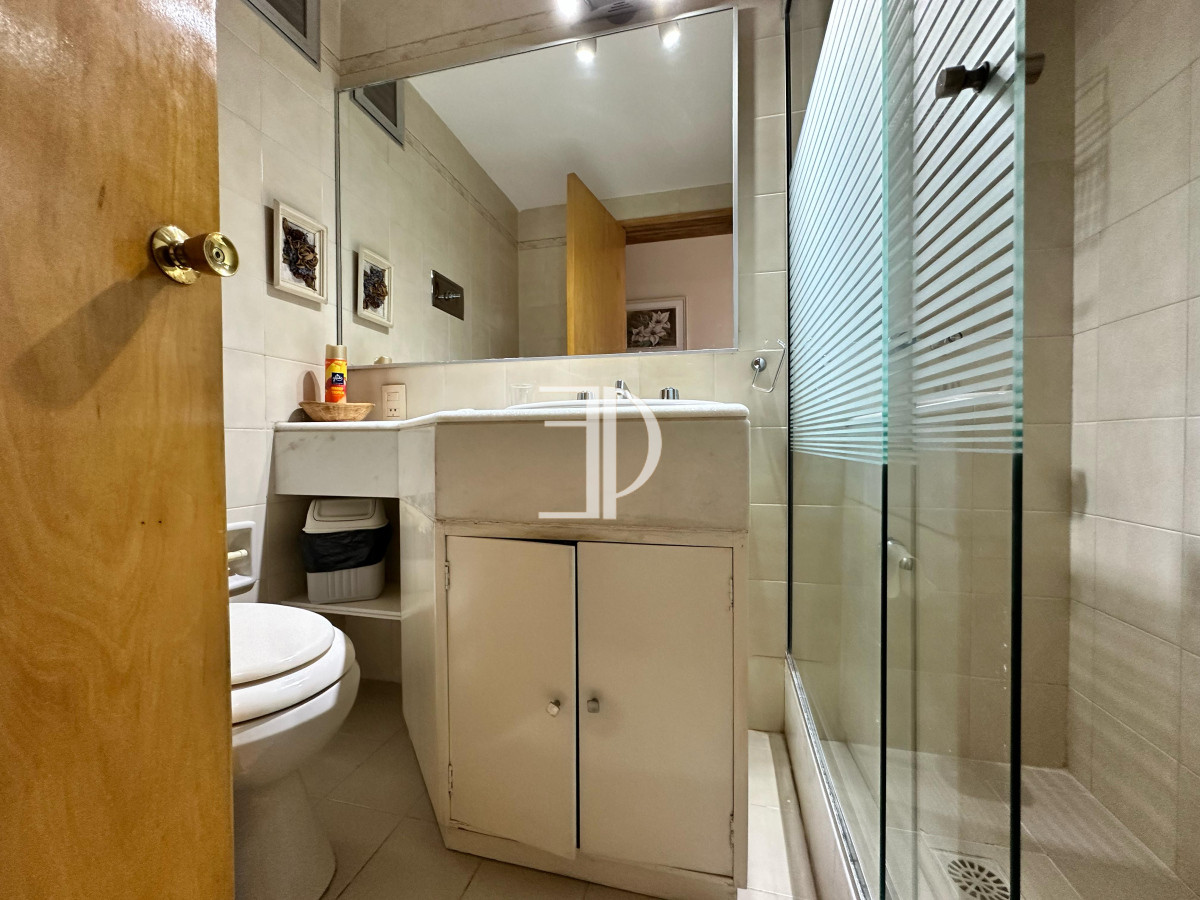 Apartamento ID.1121 - Apartamento de 2 dormitorios en alquiler y venta en Punta del Este