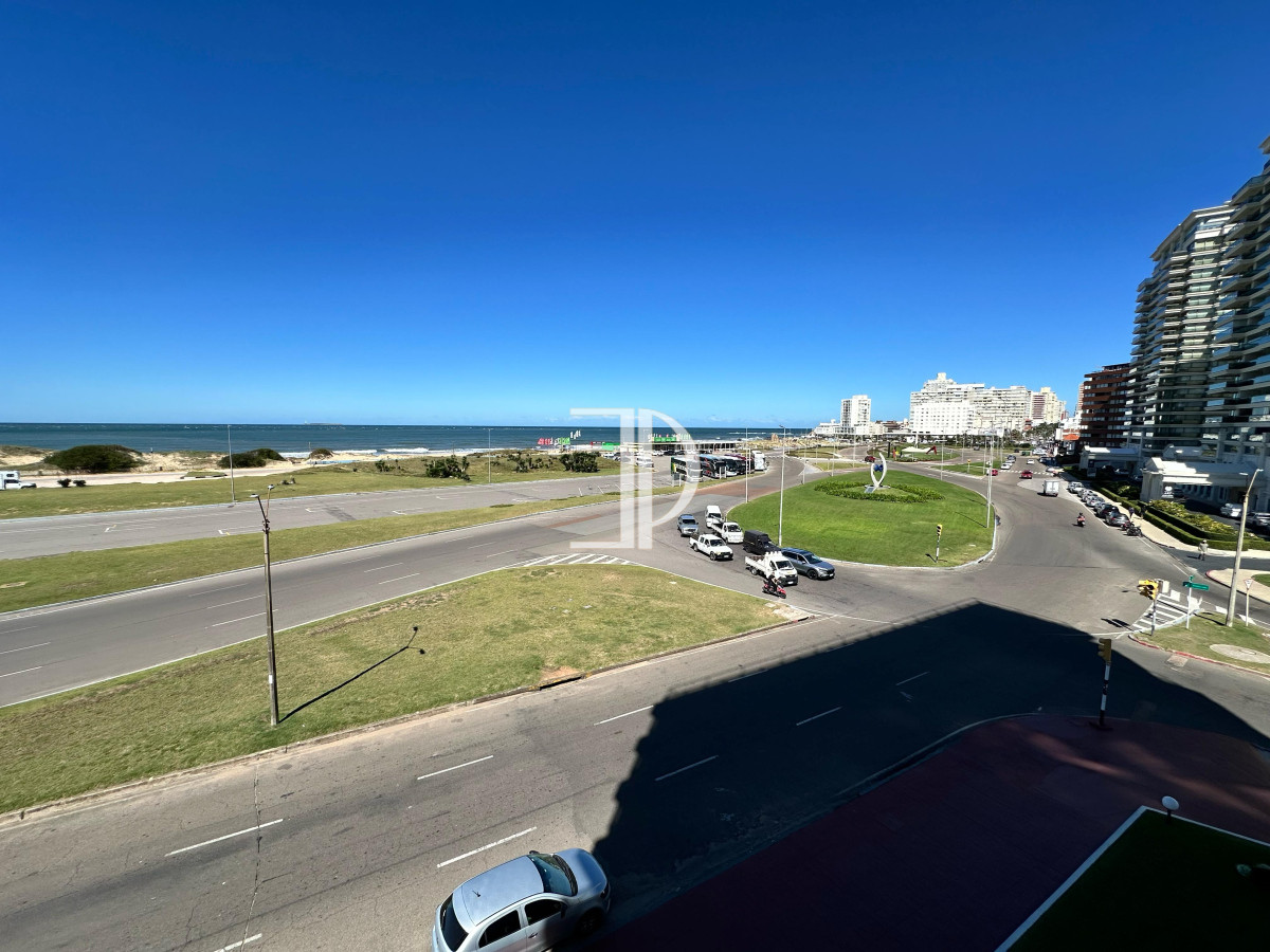 Apartamento ID.1121 - Apartamento de 2 dormitorios en alquiler y venta en Punta del Este