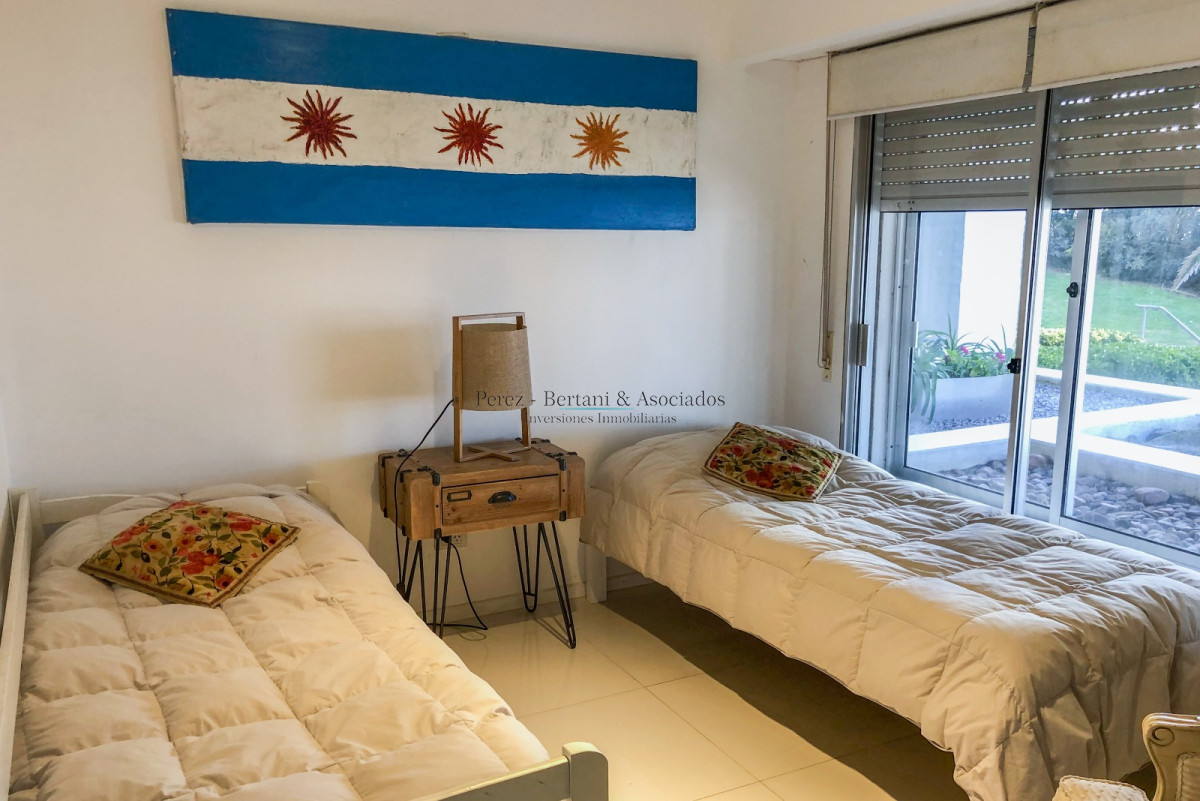 Apartamento ID.1022 - Apartamento En Venta Edificio Espigon Frente Al Puerto.