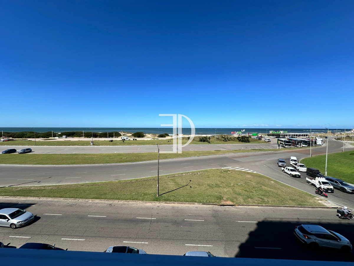 Apartamento ID.1121 - Apartamento de 2 dormitorios en alquiler y venta en Punta del Este