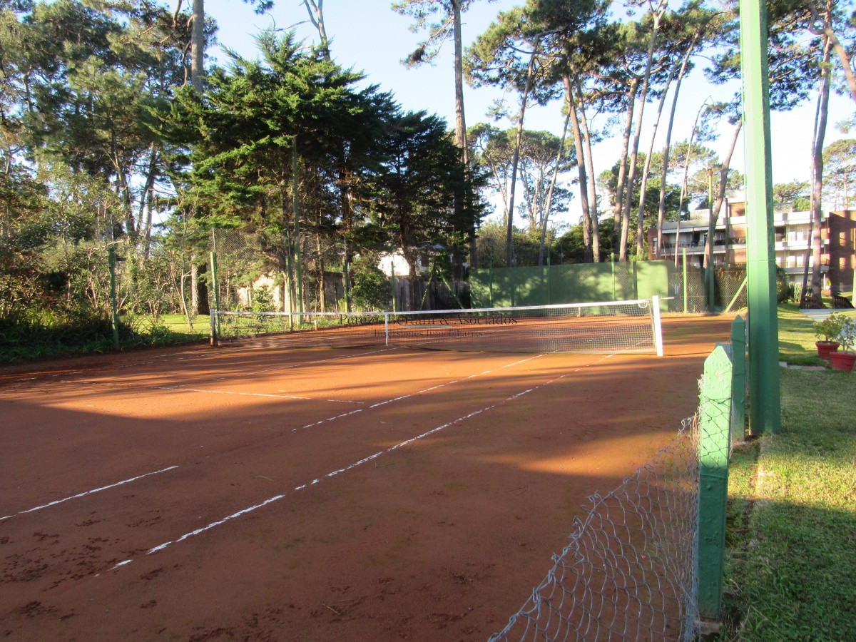 Apartamento ID.437 - Apartamento en venta y alquiler de 3 dormitorios en Punta del Este