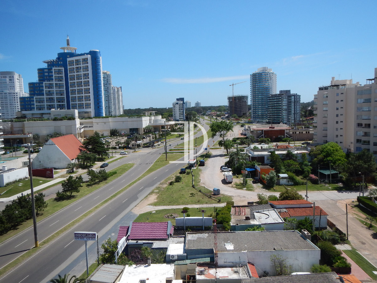 Apartamento ID.1020 - Apartamento en venta y alquiler de  3 dorm en Punta del Este