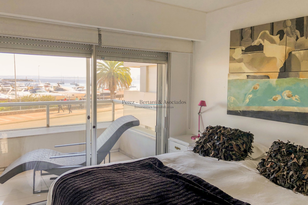 Apartamento ID.1022 - Apartamento En Venta Edificio Espigon Frente Al Puerto.