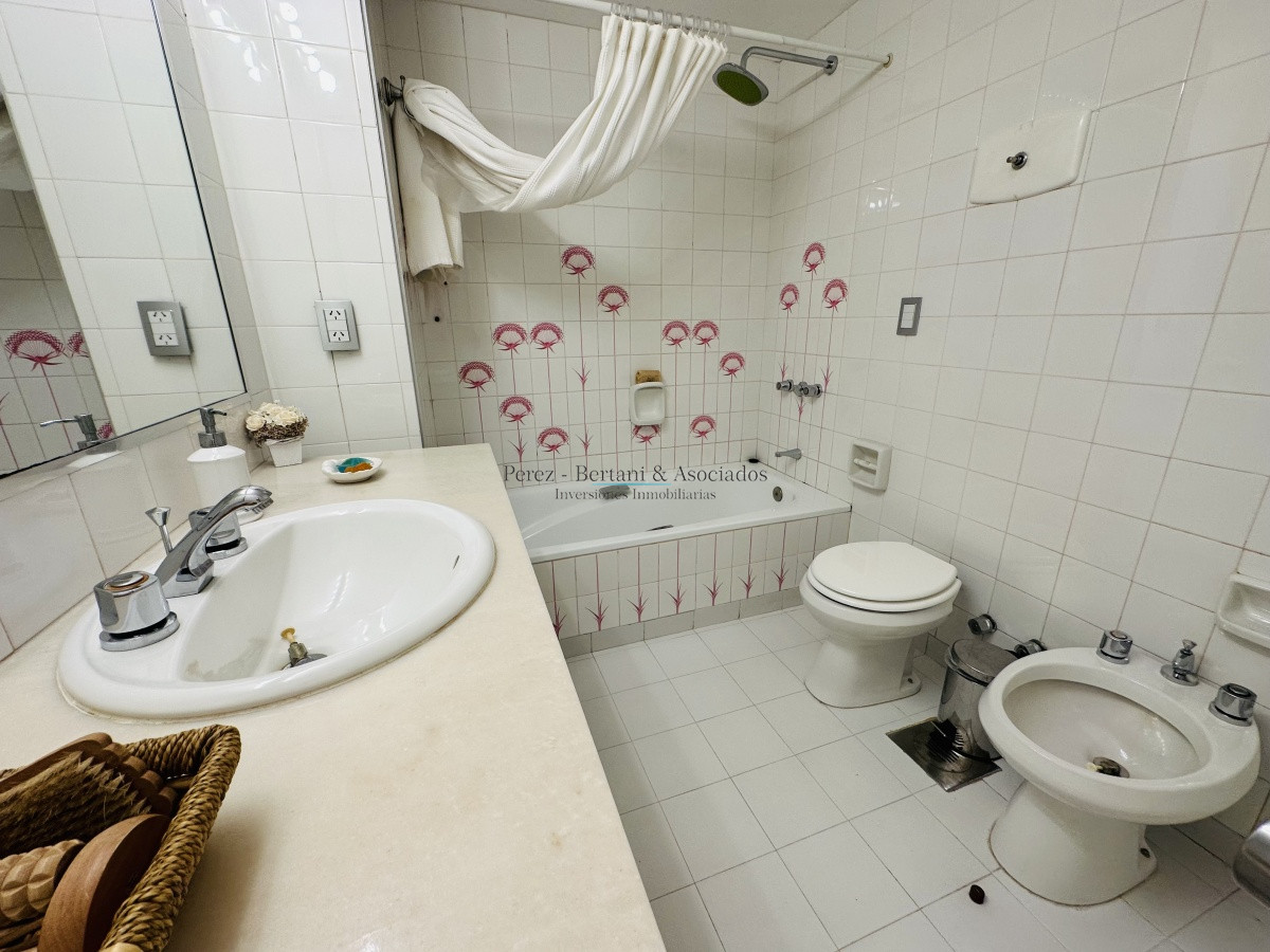 Apartamento ID.1019 - Apartamento de 3 dormitorios y dependencia de servicio en Punta del Este