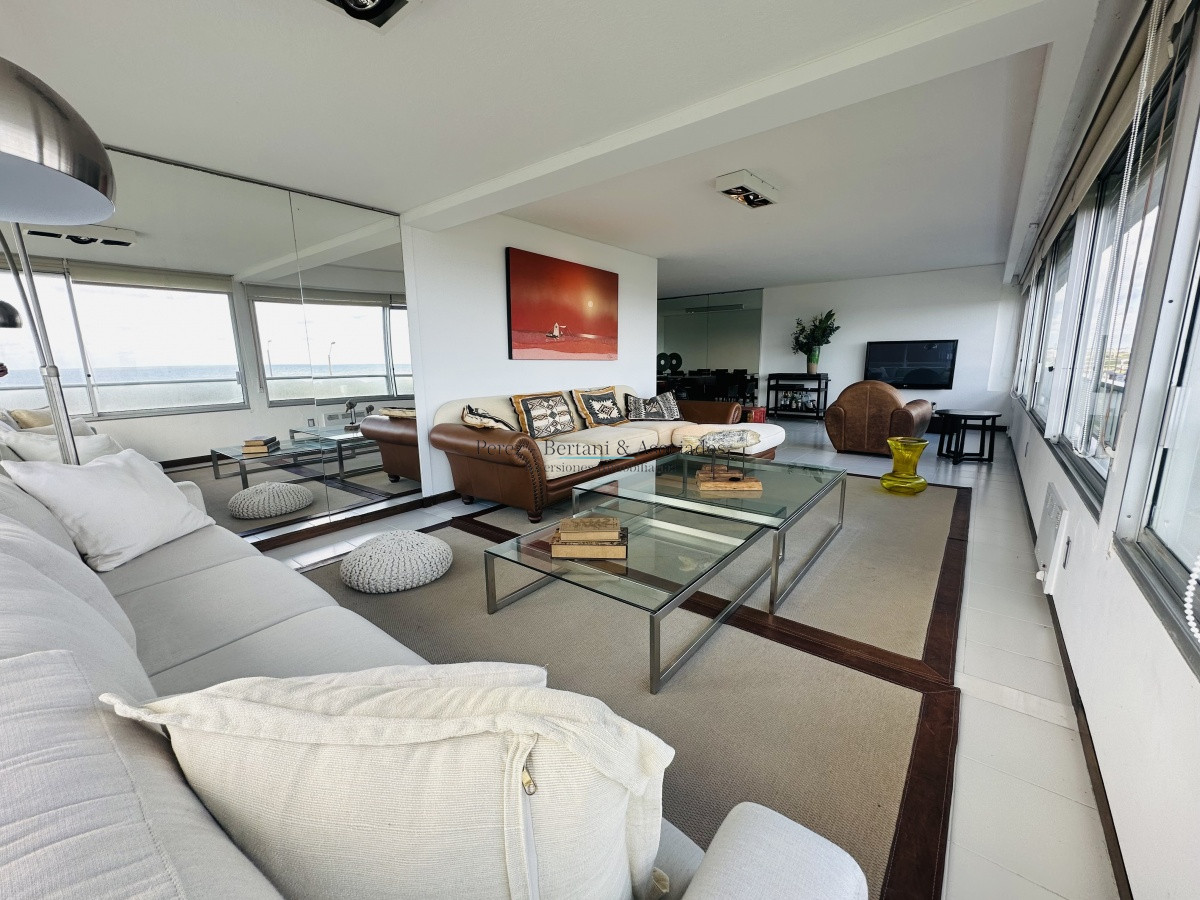 Apartamento ID.1019 - Apartamento de 3 dormitorios y dependencia de servicio en Punta del Este