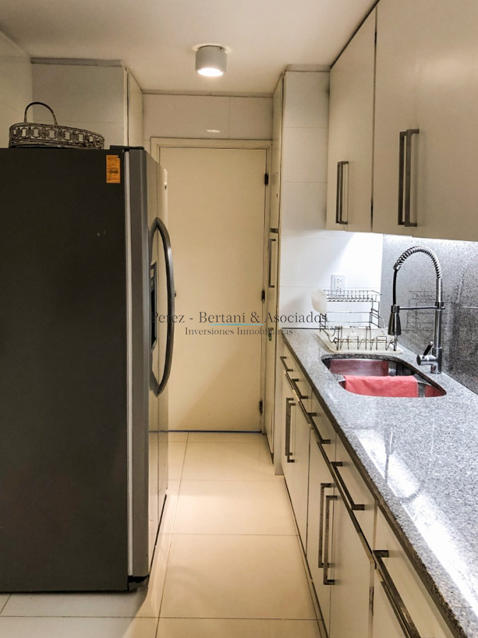 Apartamento ID.1022 - Apartamento En Venta Edificio Espigon Frente Al Puerto.