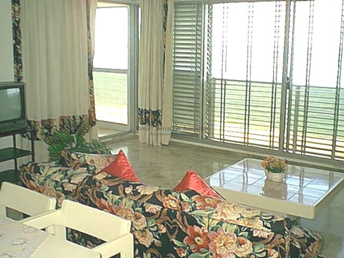 Apartamento ID.1017 -  Apartamento en venta de tres dormitorios en Punta del Este