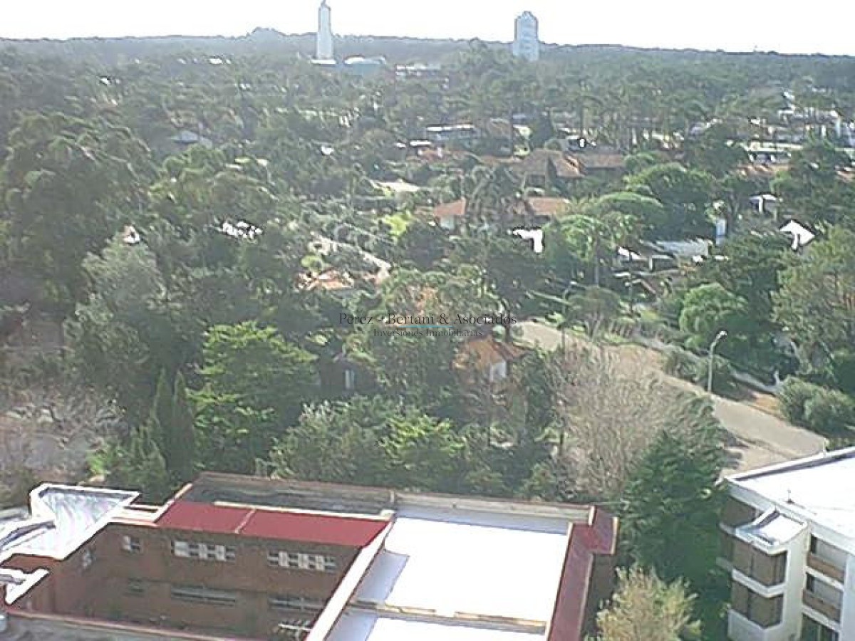 Apartamento ID.1017 -  Apartamento en venta de tres dormitorios en Punta del Este