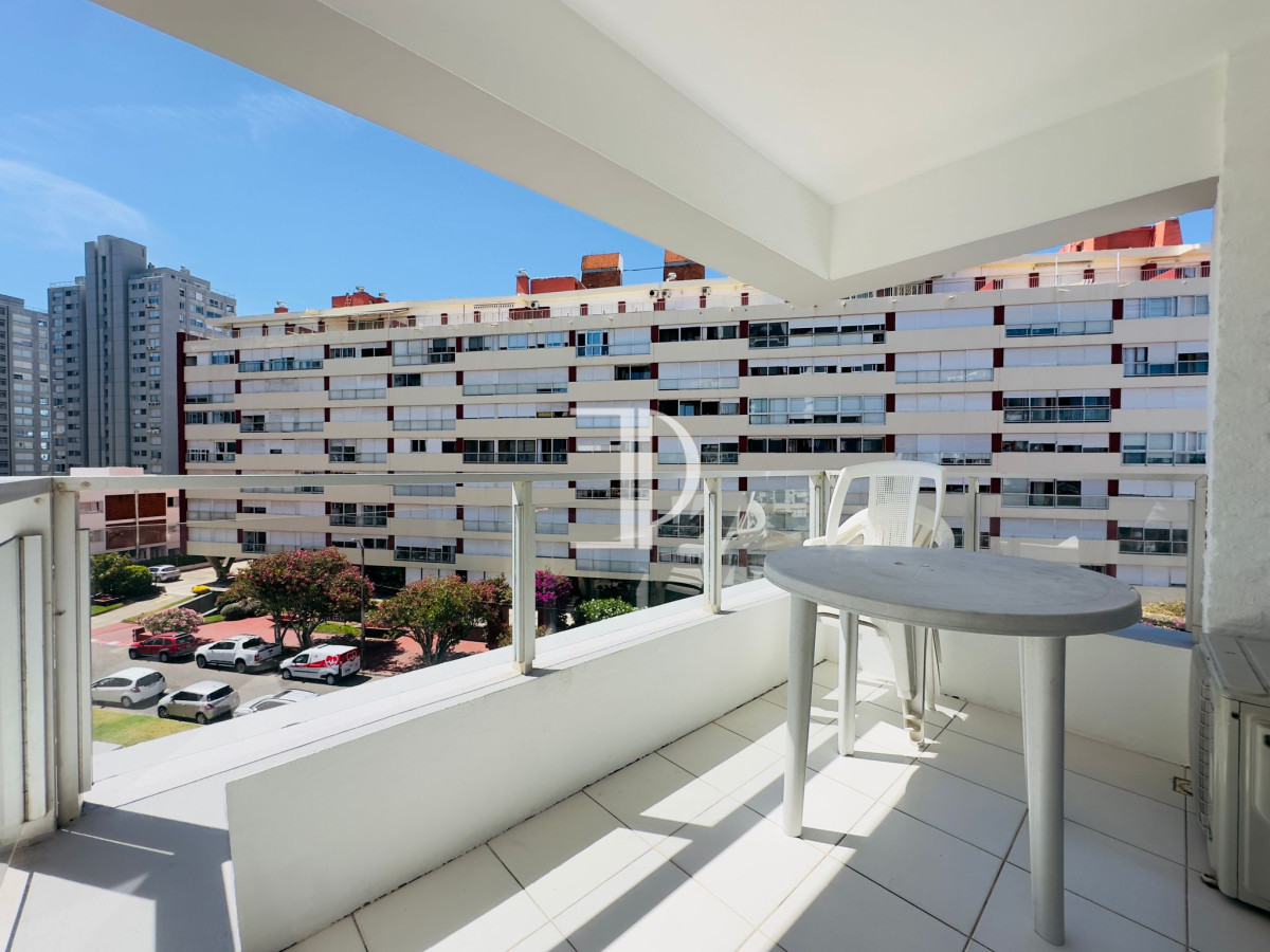 Apartamento ID.1139 - Apto en venta, 1 dormitorio y medio, excelente ubicación, Punta del este.