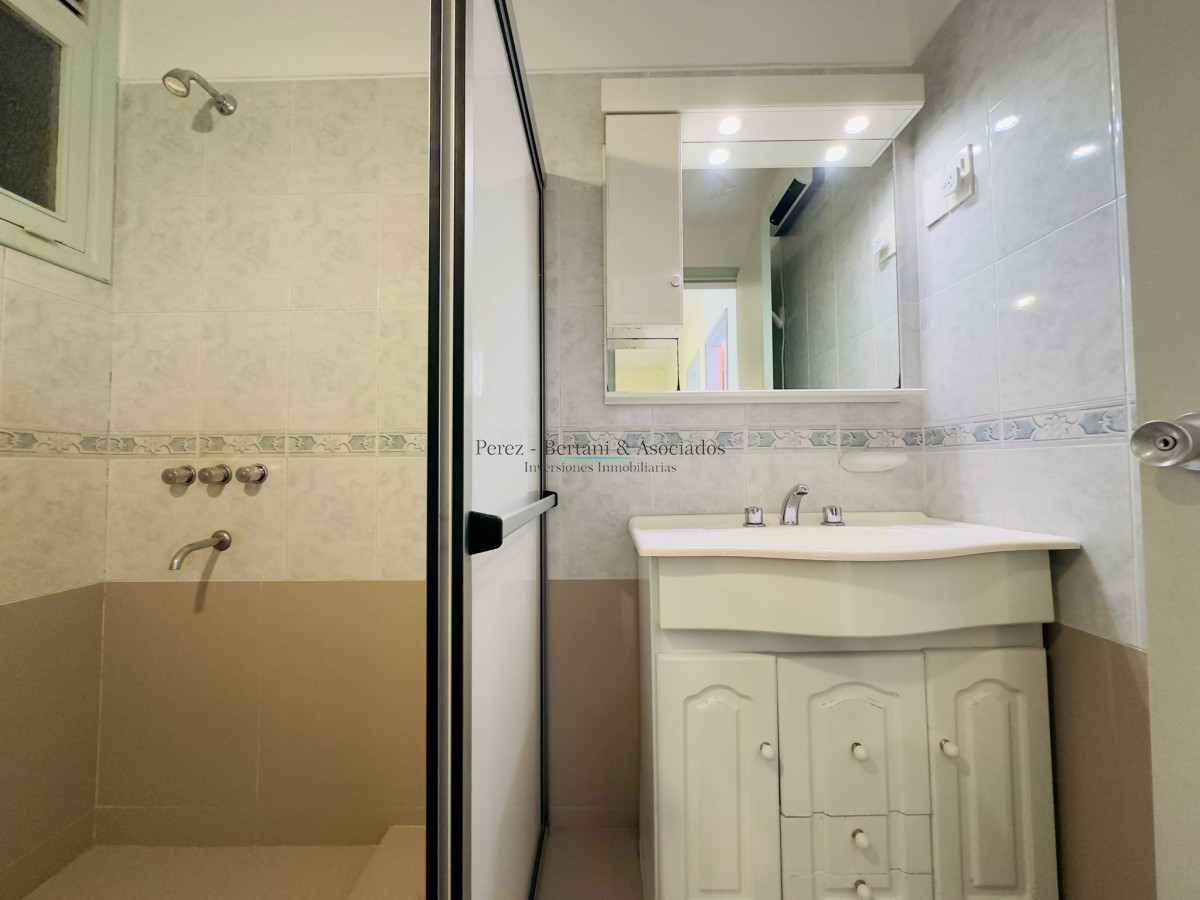 Apartamento ID.292 - Apartamento de 2 dormitorios, reciclado, en venta, en Punta del Este