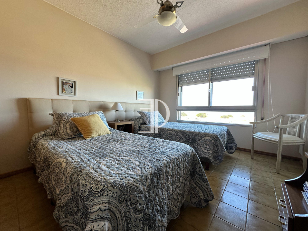 Apartamento ID.1121 - Apartamento de 2 dormitorios en alquiler y venta en Punta del Este