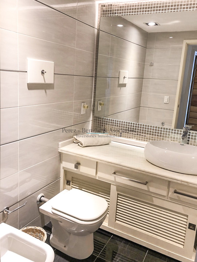 Apartamento ID.1022 - Apartamento En Venta Edificio Espigon Frente Al Puerto.