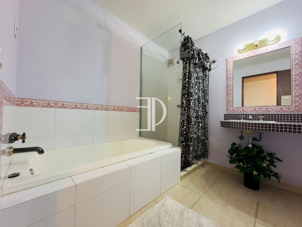 Casa ID.302 - Casa en VENTA, 3 dormitorios, Punta del Este