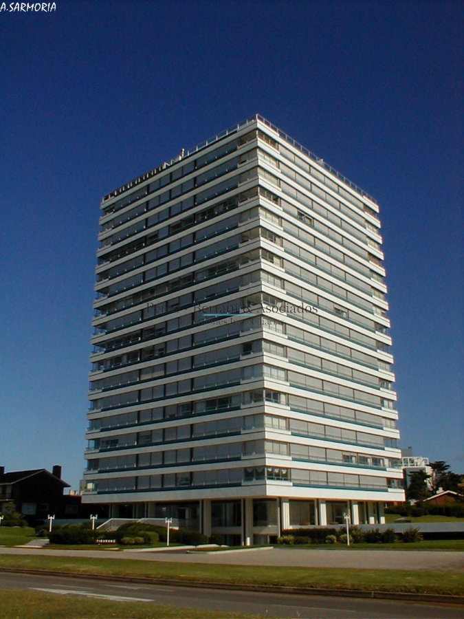 Apartamento ID.1019 - Apartamento de 3 dormitorios y dependencia de servicio en Punta del Este