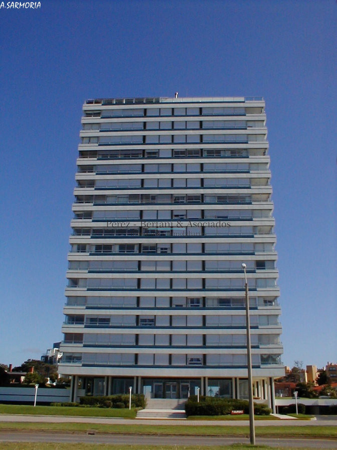 Apartamento ID.1019 - Apartamento de 3 dormitorios y dependencia de servicio en Punta del Este
