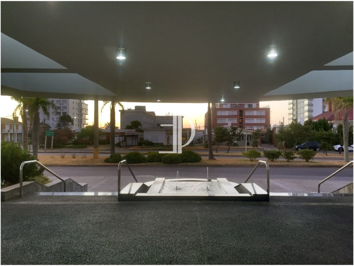 Apartamento ID.1020 - Apartamento en venta y alquiler de  3 dorm en Punta del Este