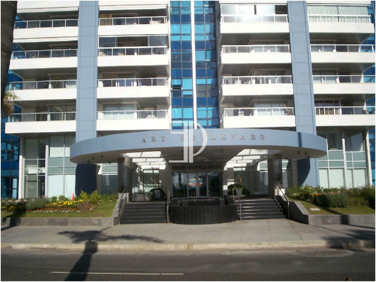 Apartamento ID.1020 - Apartamento en venta y alquiler de  3 dorm en Punta del Este