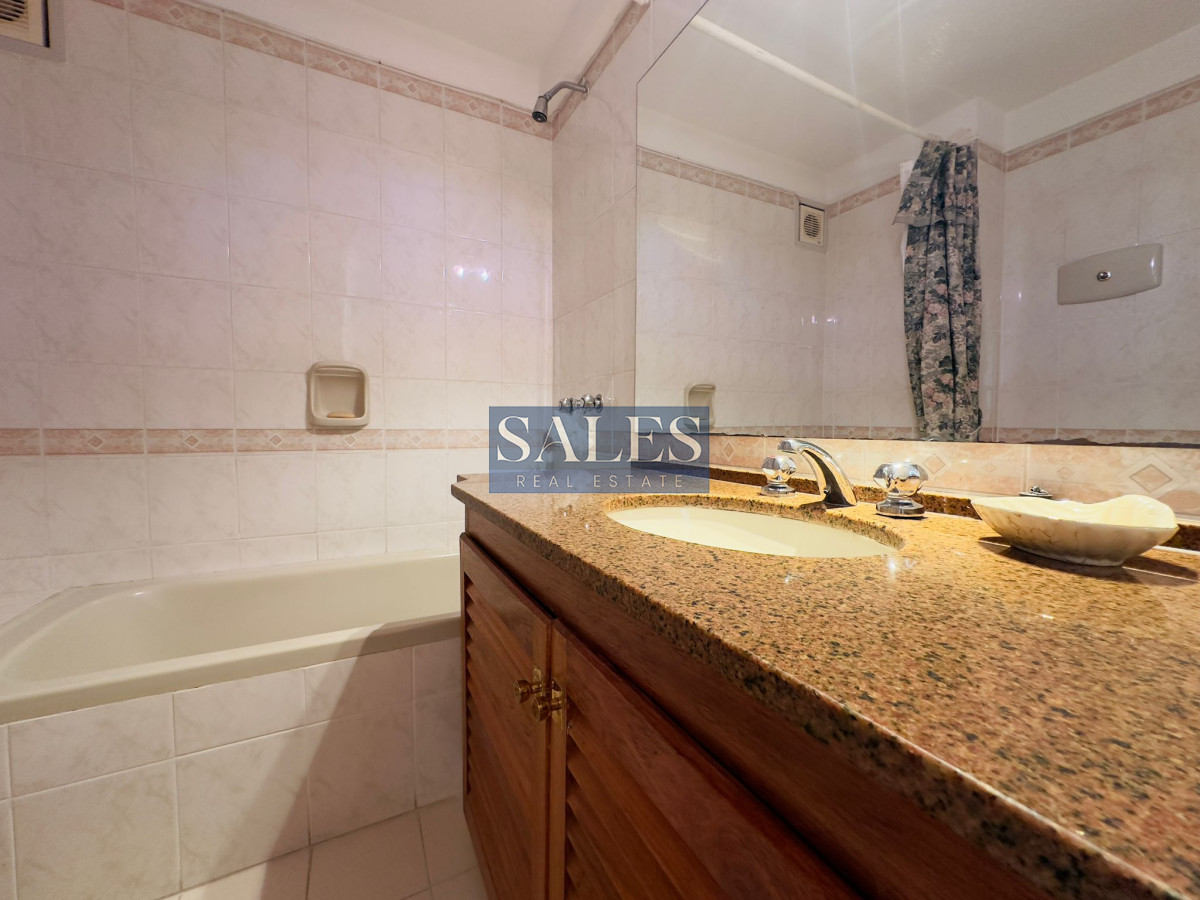 Apartamento ID.389 - Apto en venta de 2 dormitorios, 2 baños, Punta del este. 