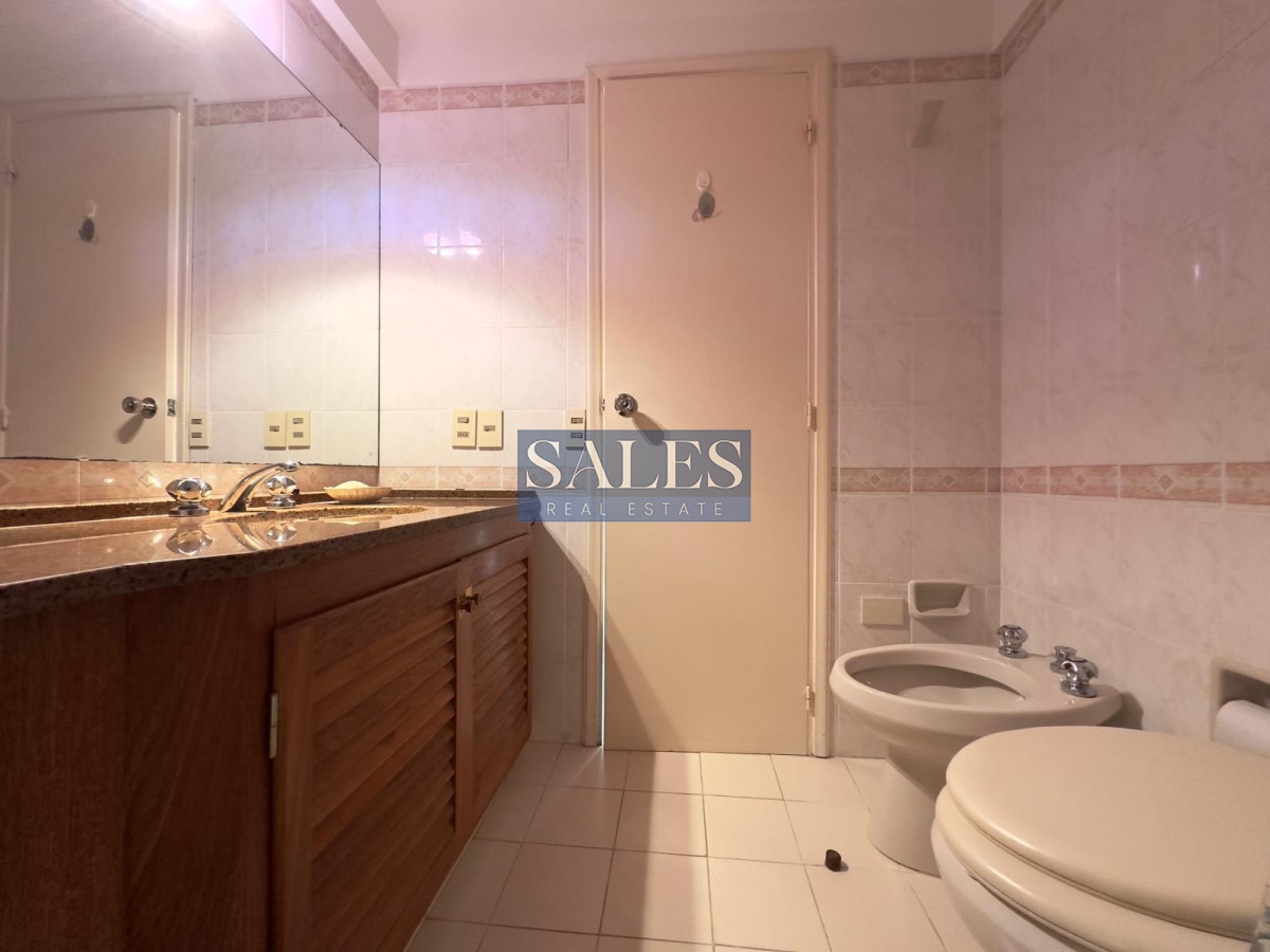 Apartamento ID.389 - Apto en venta de 2 dormitorios, 2 baños, Punta del este. 