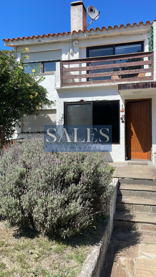 Casa ID.1192 - Casa en venta en Aidy Grill de 3 dormitorios y medio. 