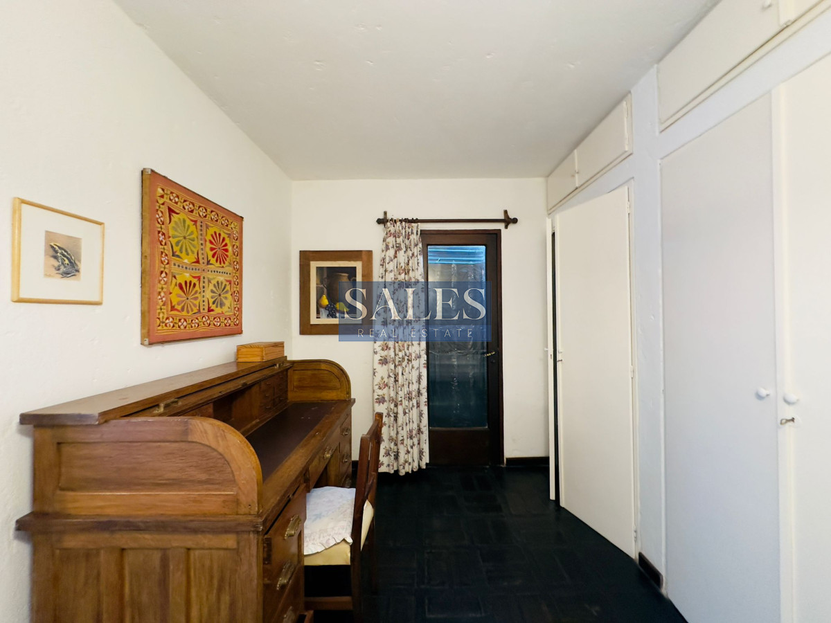 Casa ID.712 - Casa en VENTA, 50 metros de la playa brava, 4 dormitorios.