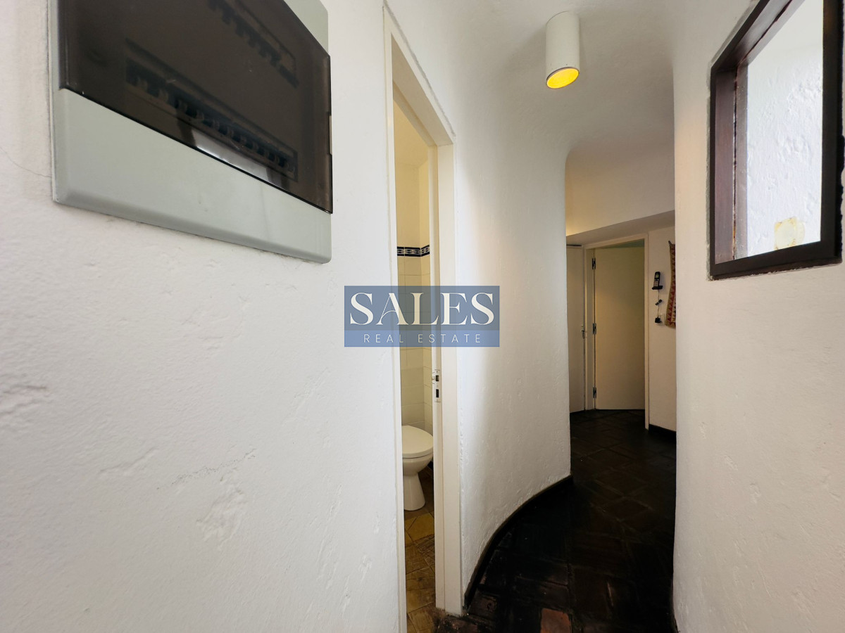 Casa ID.712 - Casa en VENTA, 50 metros de la playa brava, 4 dormitorios.