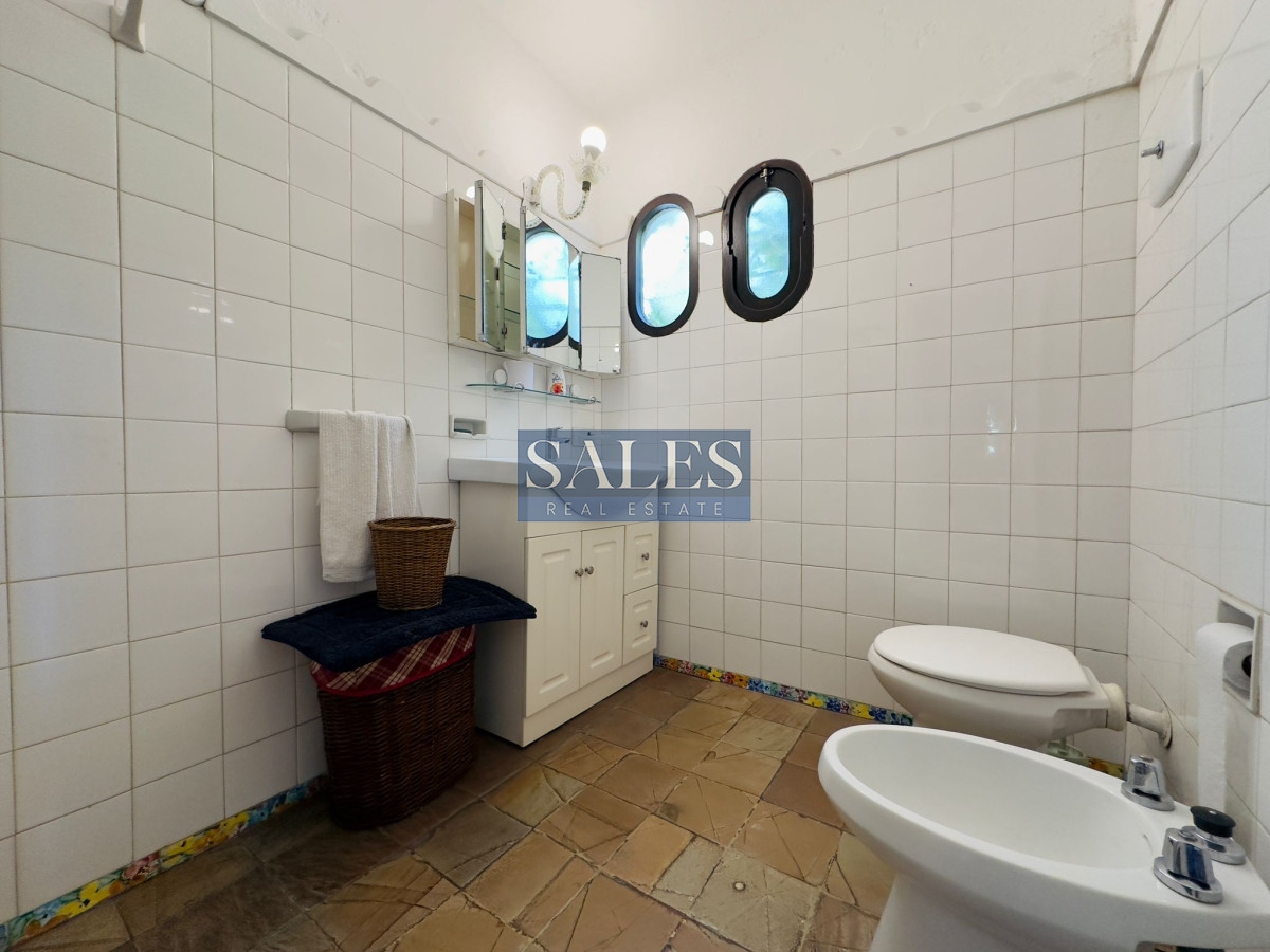 Casa ID.712 - Casa en VENTA, 50 metros de la playa brava, 4 dormitorios.