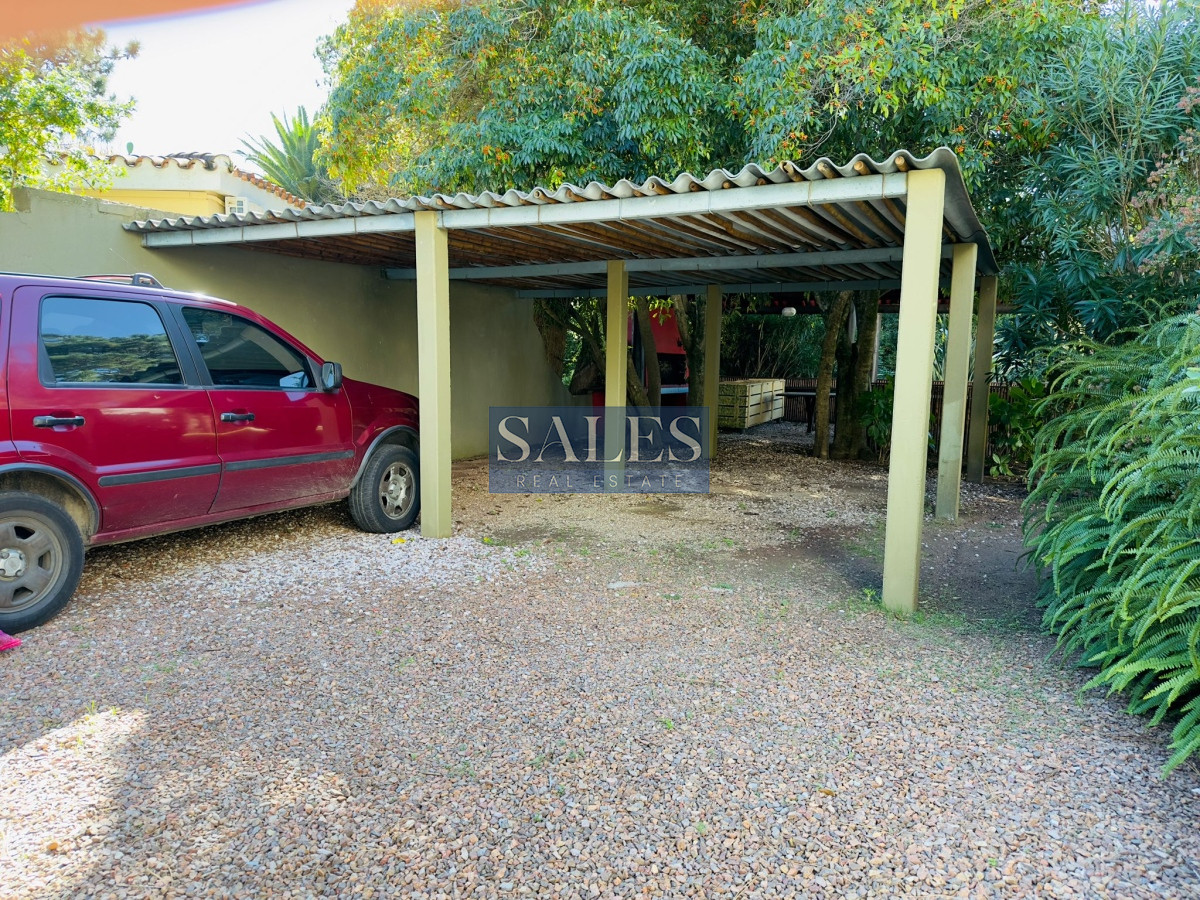 Casa ID.712 - Casa en VENTA, 50 metros de la playa brava, 4 dormitorios.