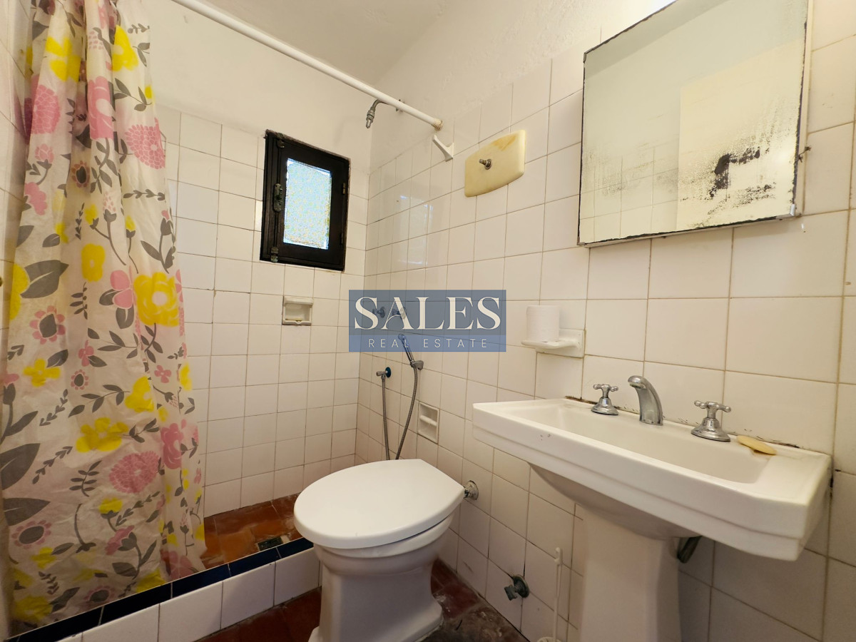 Casa ID.712 - Casa en VENTA, 50 metros de la playa brava, 4 dormitorios.
