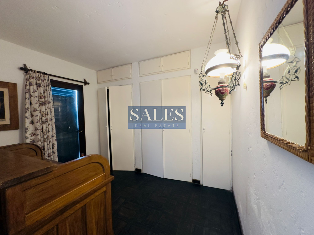 Casa ID.712 - Casa en VENTA, 50 metros de la playa brava, 4 dormitorios.