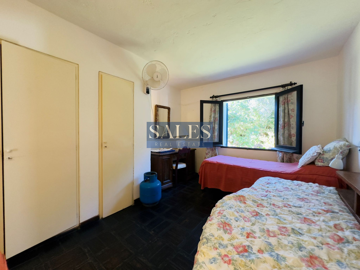 Casa ID.712 - Casa en VENTA, 50 metros de la playa brava, 4 dormitorios.