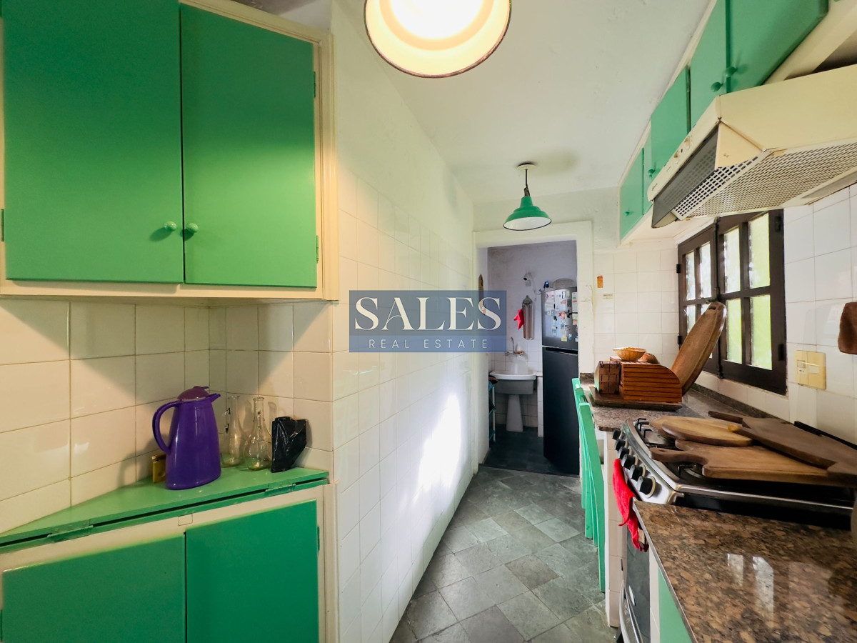 Casa ID.712 - Casa en VENTA, 50 metros de la playa brava, 4 dormitorios.