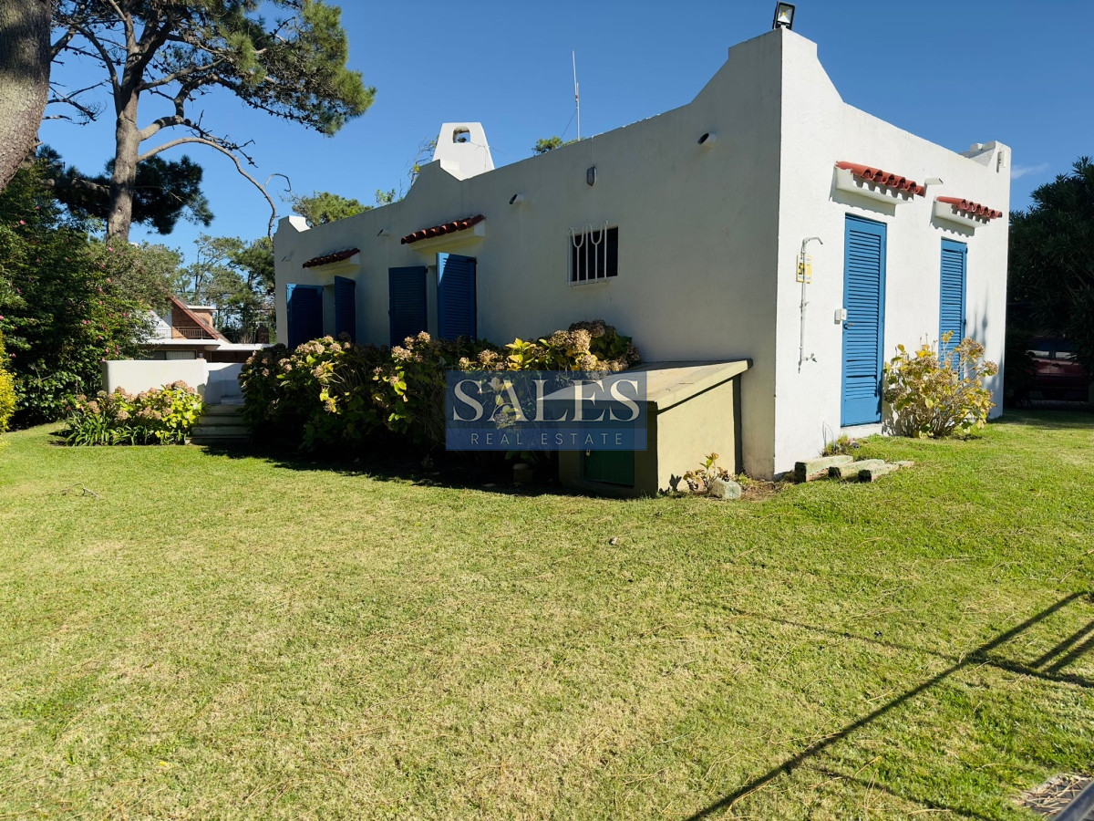 Casa ID.712 - Casa en VENTA, 50 metros de la playa brava, 4 dormitorios.