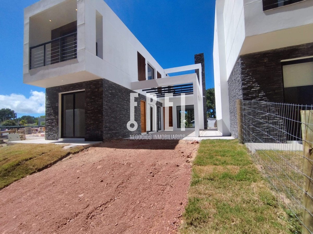 Casa ID.200 - Oportunidad en construccion, casa de 3 dormitorios en Parque Burnett