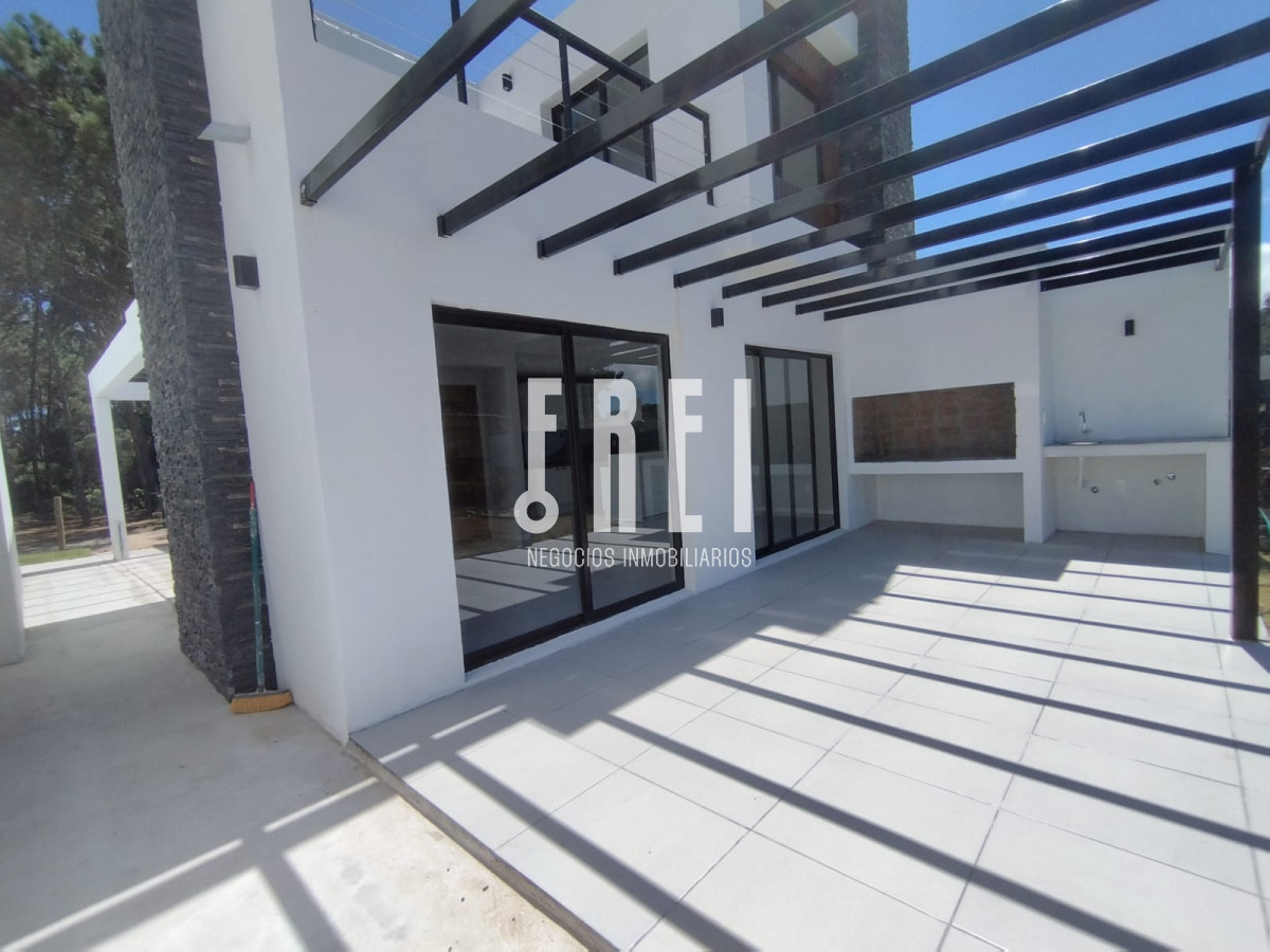 Casa ID.200 - Oportunidad en construccion, casa de 3 dormitorios en Parque Burnett