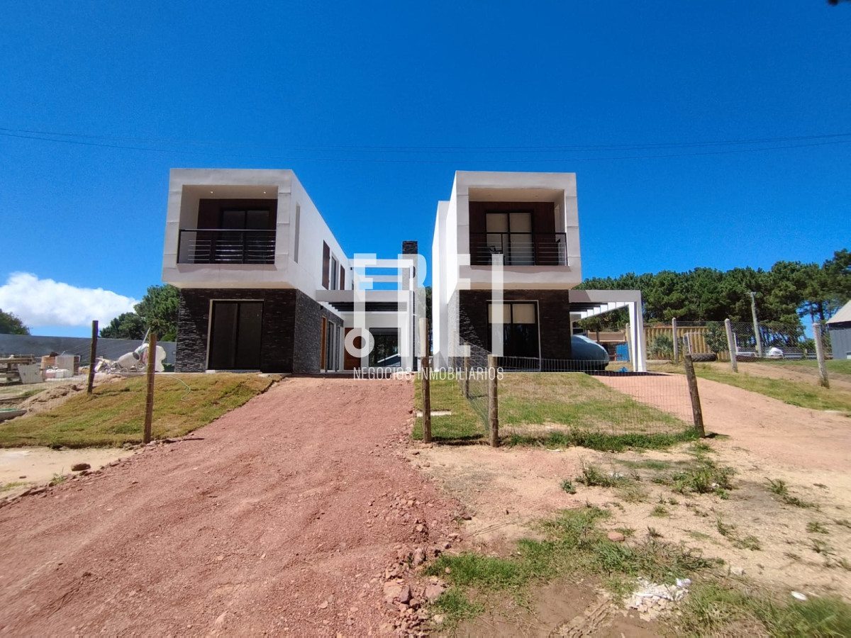 Casa ID.200 - Oportunidad en construccion, casa de 3 dormitorios en Parque Burnett