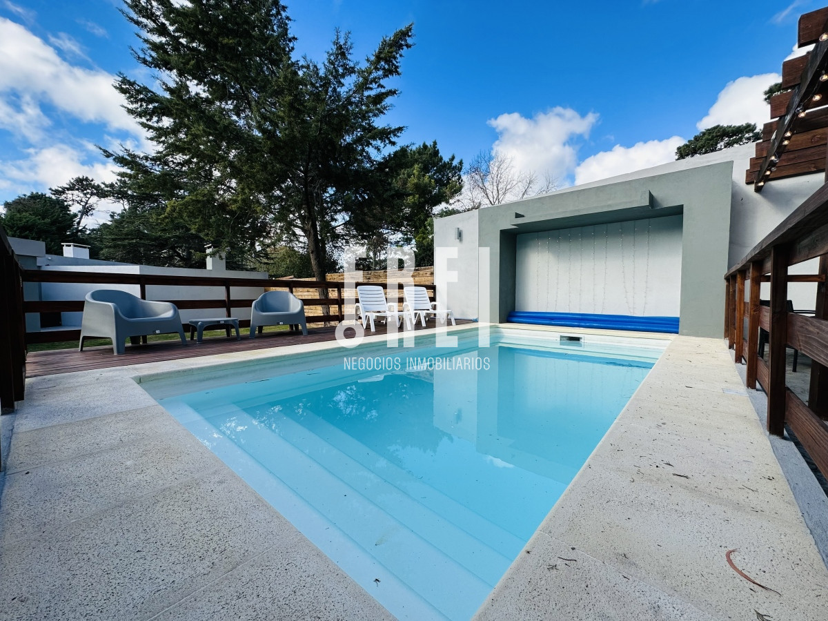 Casa ID.368 - Casa con piscina en venta  en Punta del Este