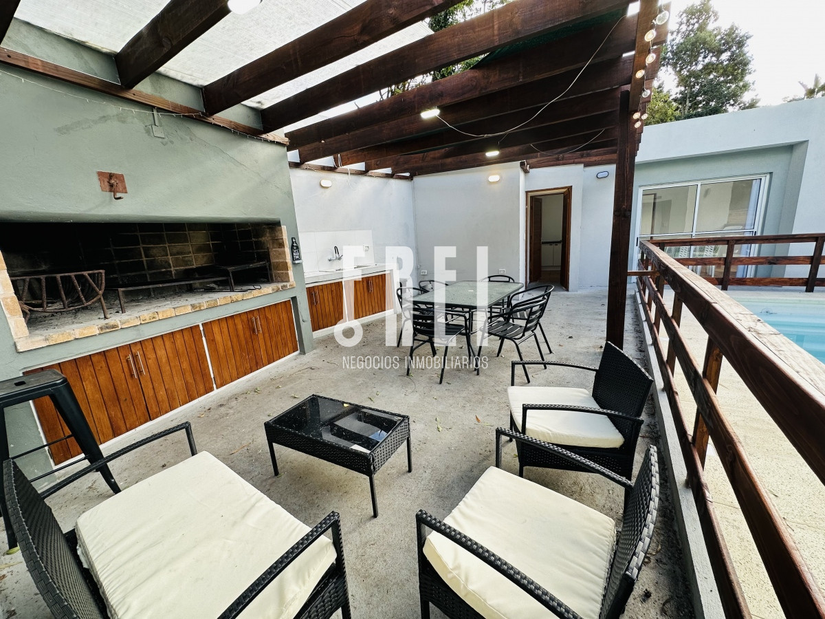 Casa ID.368 - Casa con piscina en venta  en Punta del Este