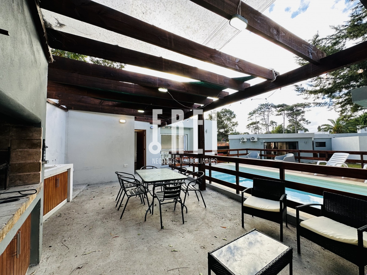 Casa ID.368 - Casa con piscina en venta  en Punta del Este