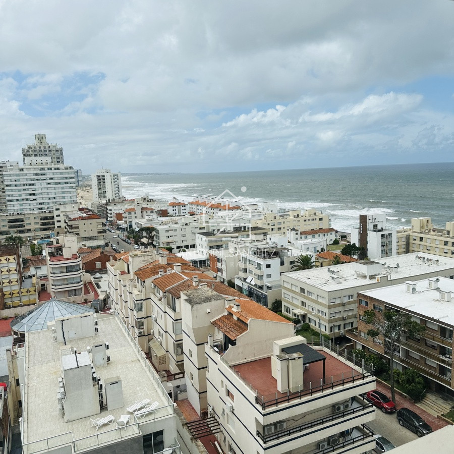 Apartamento ID.1428 - Alquiler y Venta  de apartamento de 3 dormitorios en Punta del Este