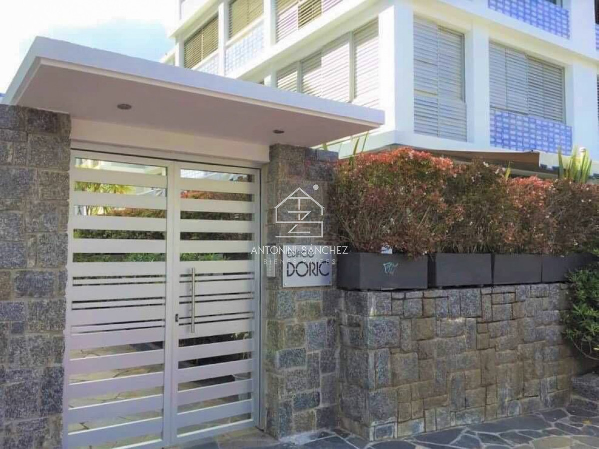 Apartamento ID.1427 - Apartamento en venta dos dormitorios y dependencia de servicio en Punta del Este