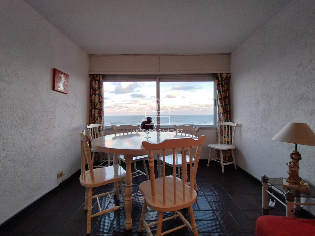 Apartamento ID.1870 - Apartamento de un dormitorio y medio en venta en Punta del Este