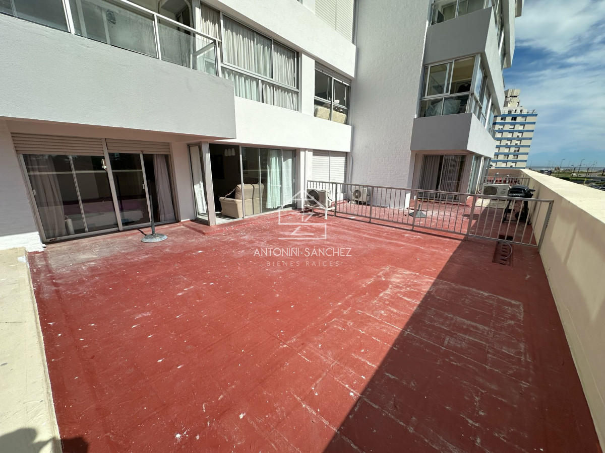 Apartamento ID.1587 - Apartamento en venta  y alquiler de 3 dormitorios en Punta del Este